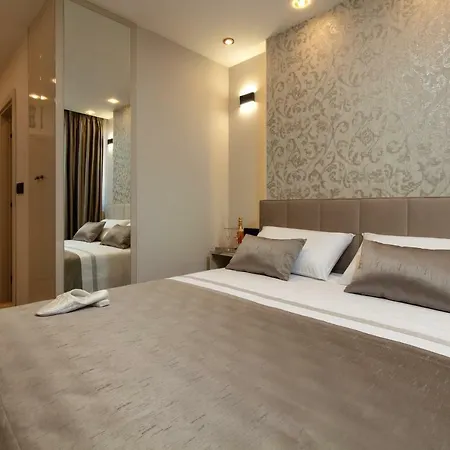 Island View 2 Apartment Split